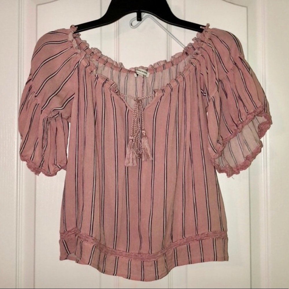 OFF THE SHOULDER TOP